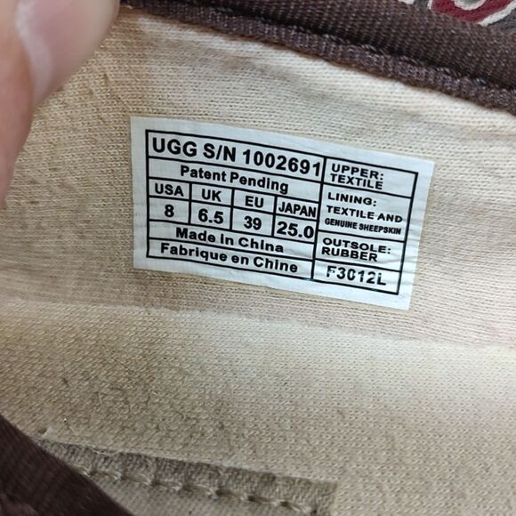 UGG Women's 8 Red and Brown Patterned Women's Flats - Picture 4 of 7